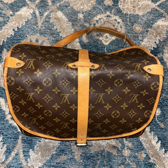 LOUIS VUITTON • SAUMUR 35 CROSSBODY BAG - Picture 2 of 11